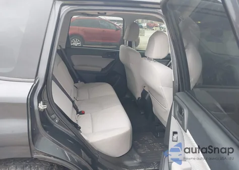 2017 Subaru Forester 2.5I Premium z USA, uszkodzony, nr VIN JF2SJAGC8HH551223